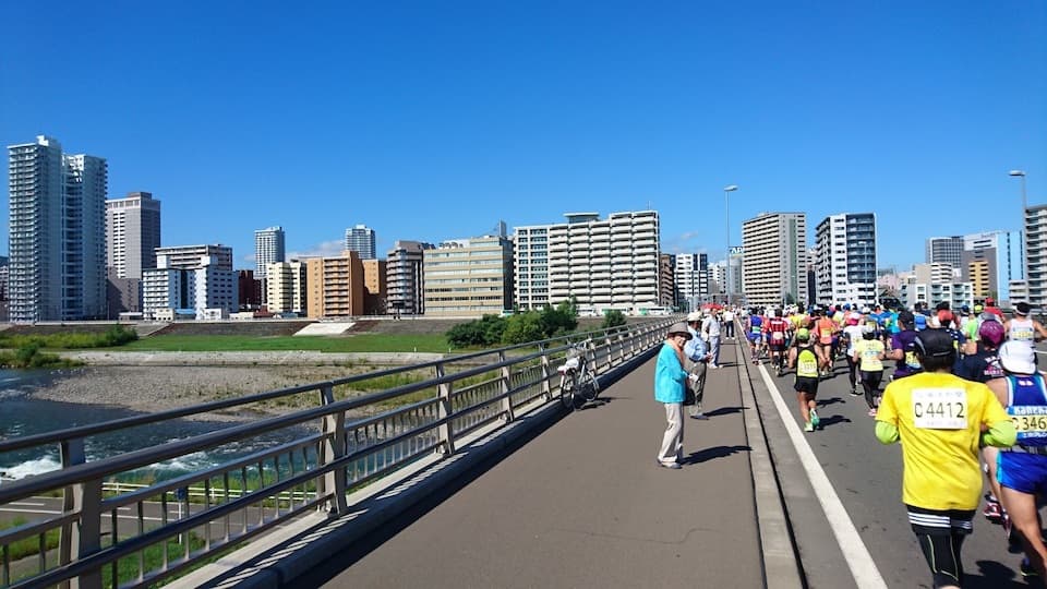 真夏のレース出場戦略。7月~8月のマラソン大会はどうする?|ともらん