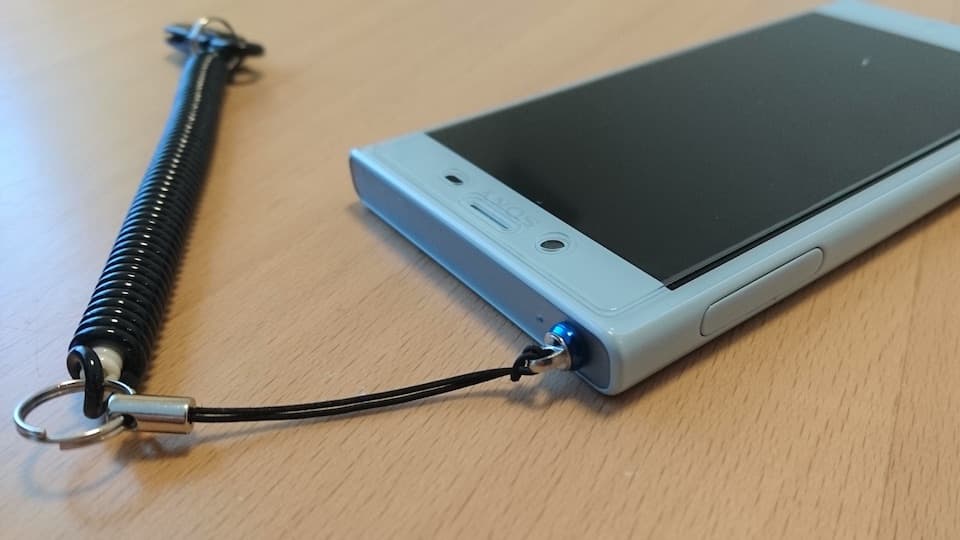 ALUMANIA Strap Type Headphone Cap レビュー・評価:ストラップホールがなくても大丈夫!|ともらん