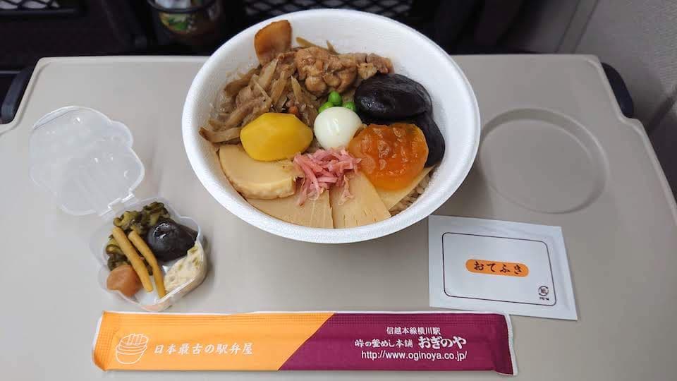日本最古の駅弁屋おぎのやの「峠の釜飯」