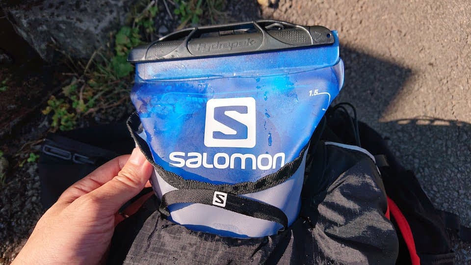 ハイドレーションパックに給水