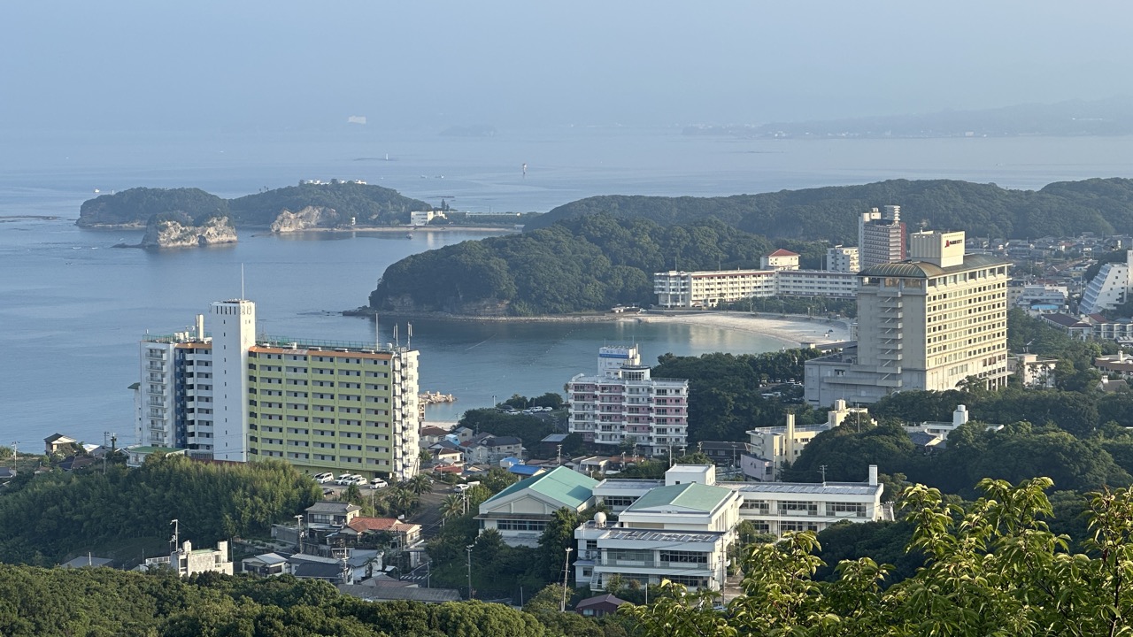 「南紀白浜」の走り方:白い砂浜とゴツい岩を巡る14km