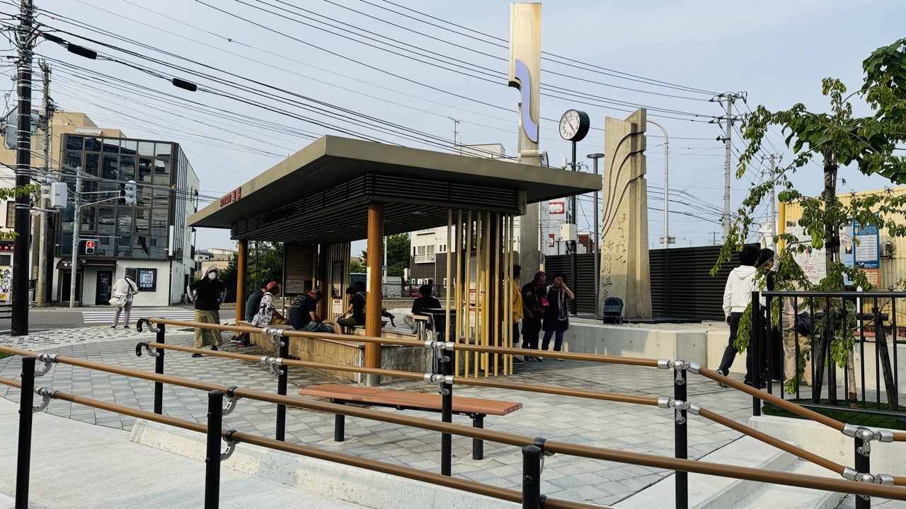 温泉橋の近くにある湯の川温泉が無料で楽しめる足湯でランニングを終了