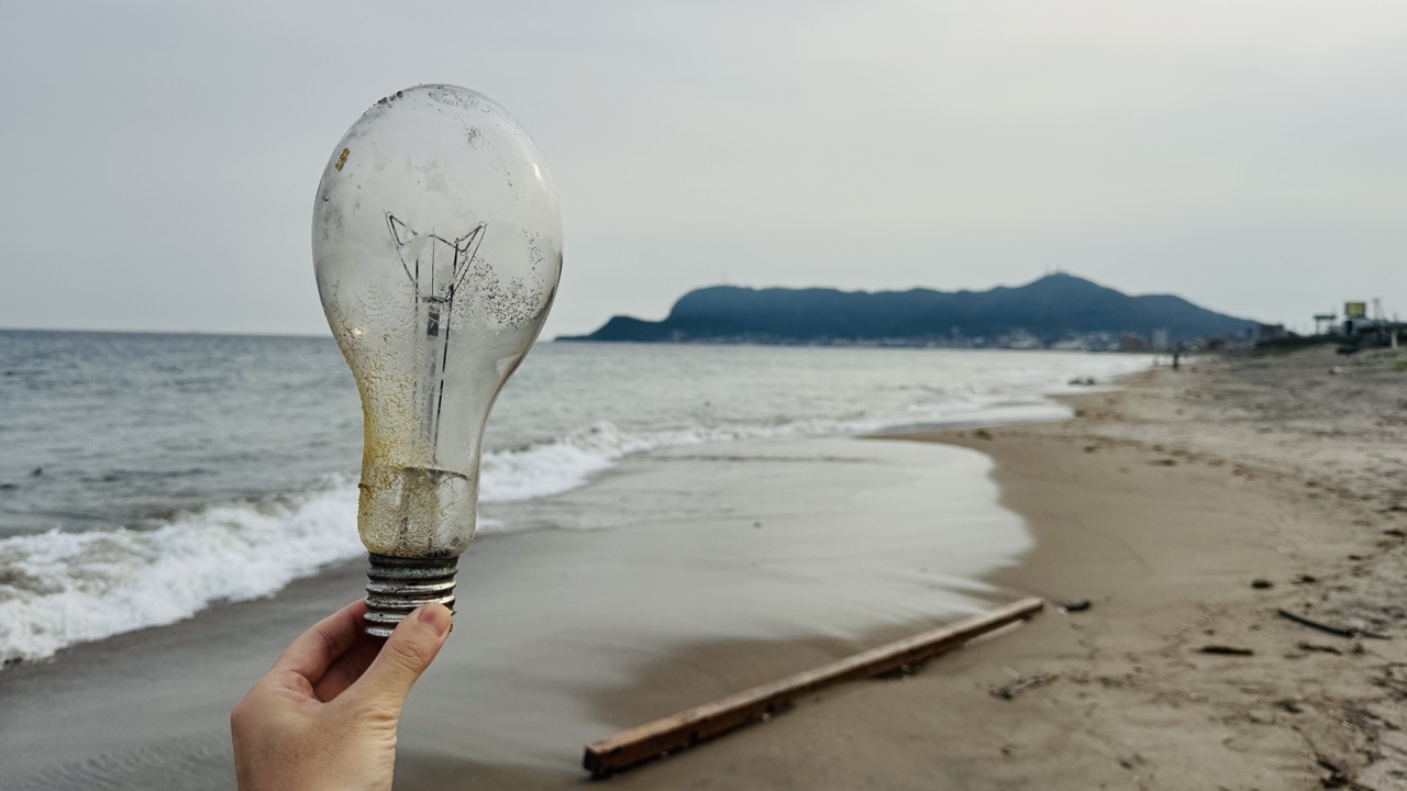 【函館】立待岬から大森浜を走ったら、イカ漁の電球を見つけた