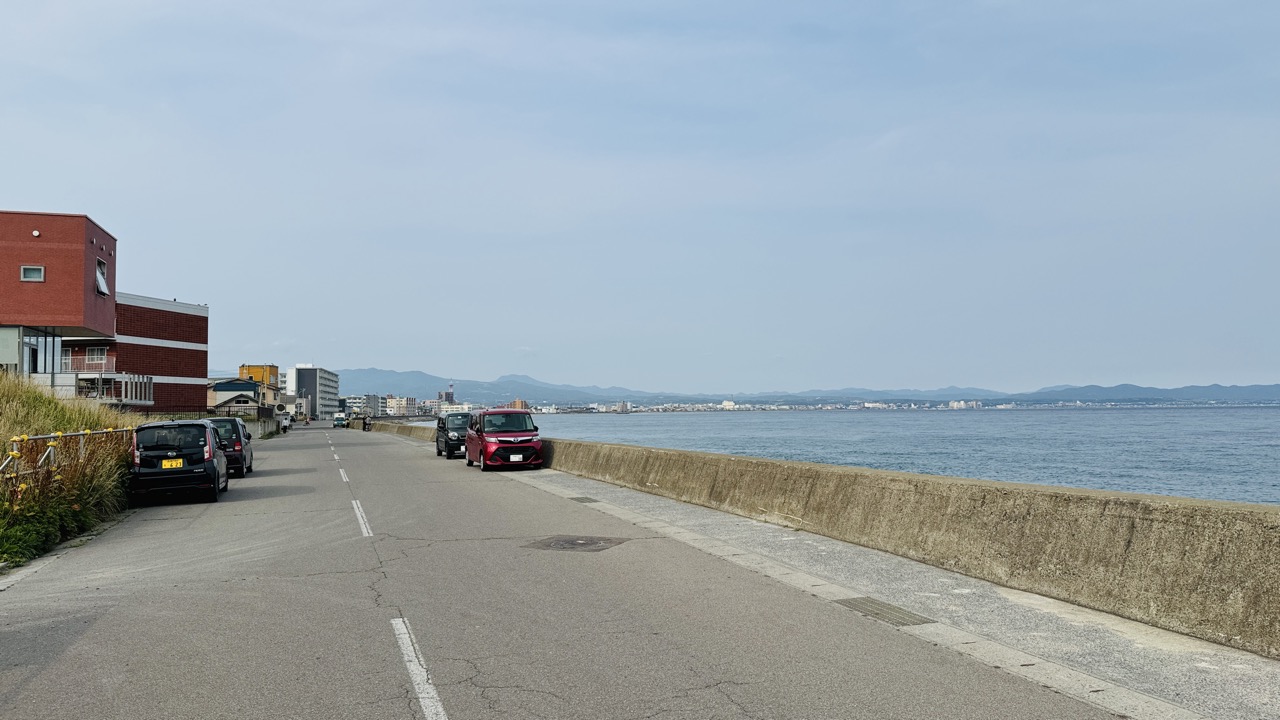 函館立待岬を後にして海岸線沿いを走り次の目的地・湯の川温泉を目指す