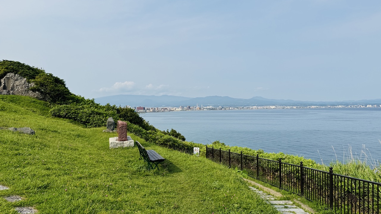 函館立待岬から見た漁火通りと海岸線