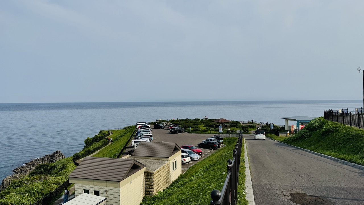 大きな駐車場もありマイカーやレンタカーでのアクセスが良さそうな函館の南東の先端にある函館立待岬