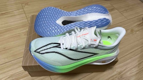 【レビュー】Li-Ning Feidian 5 Challenger：コスパは良いが一長一短あり