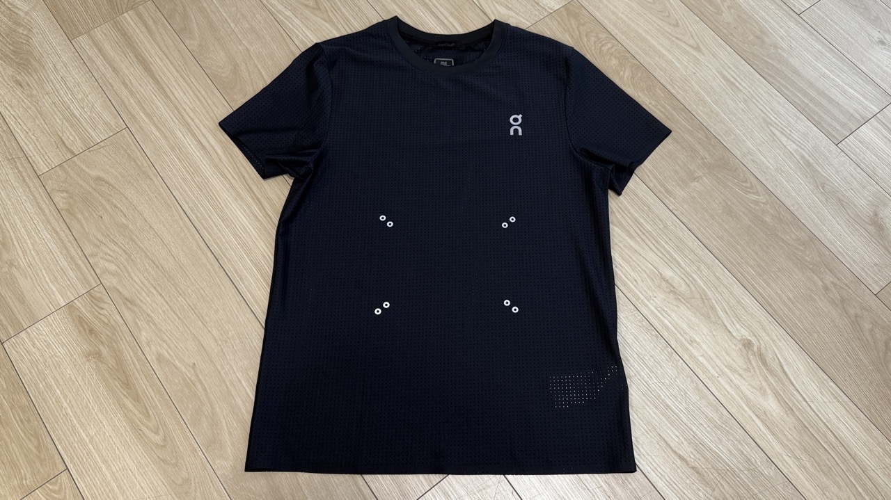 【レビュー】On Pace Mesh-T:ビブスを固定するアイレット付き