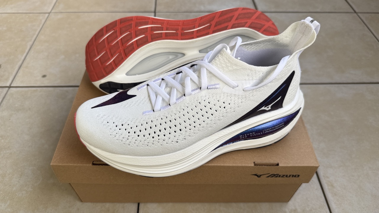 【レビュー】Mizuno ネオビスタ2:独特の柔らかさがクセになる