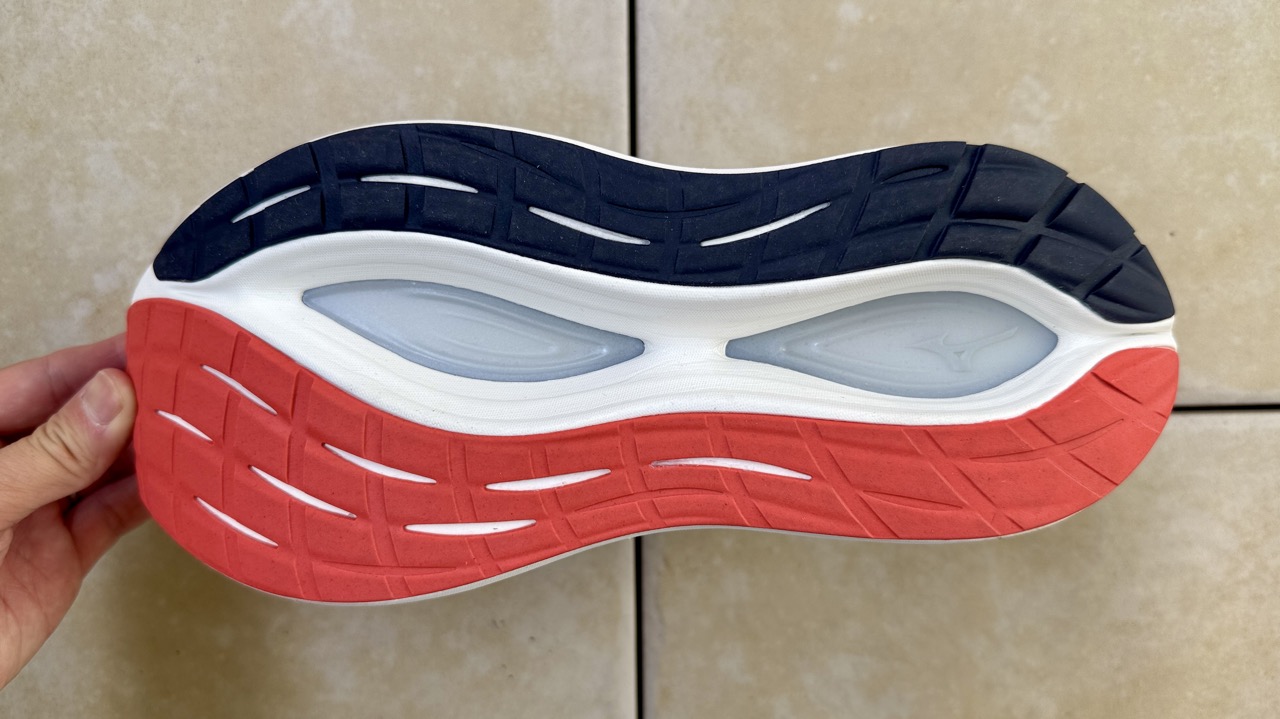 【レビュー】Mizuno ネオビスタ2:独特の柔らかさがクセになる