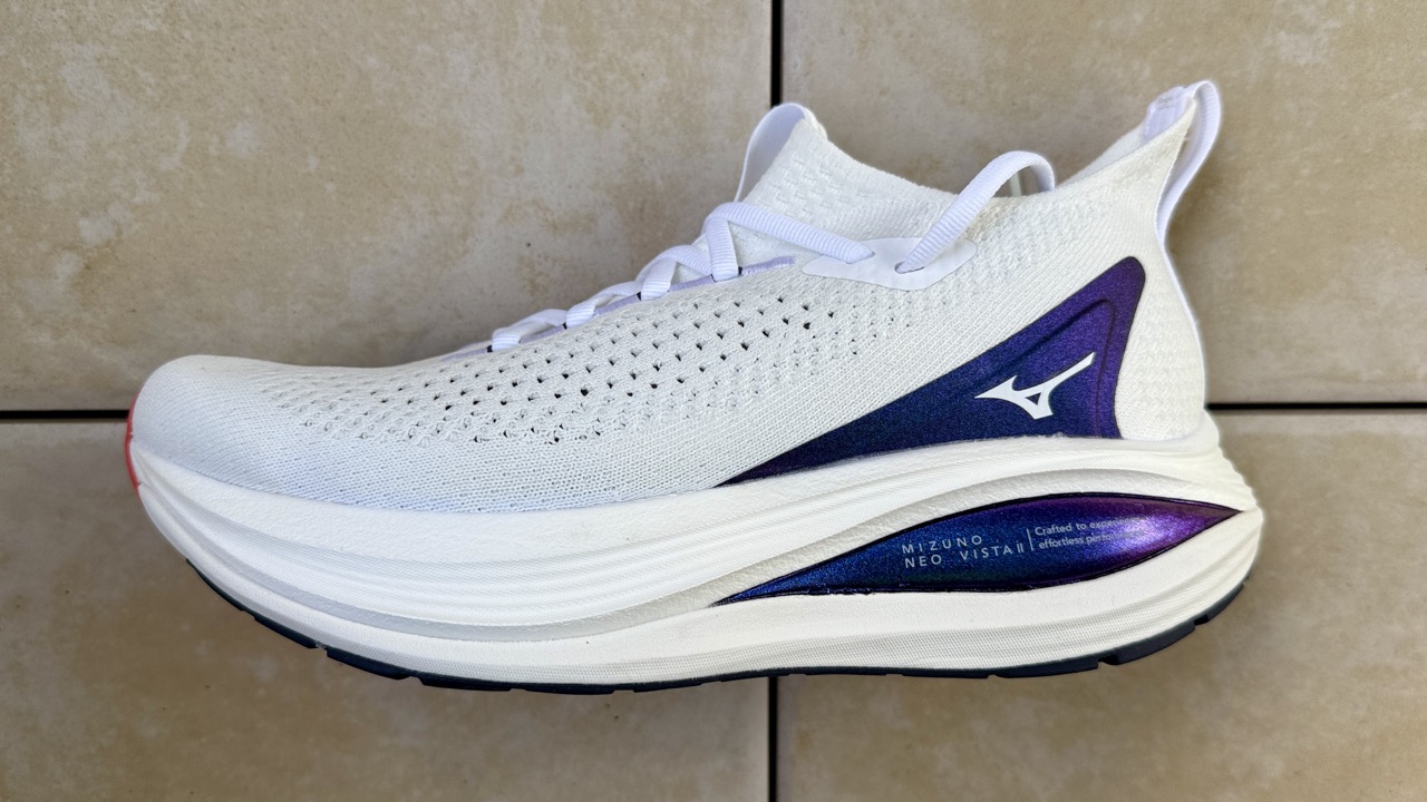 【レビュー】Mizuno ネオビスタ2:独特の柔らかさがクセになる