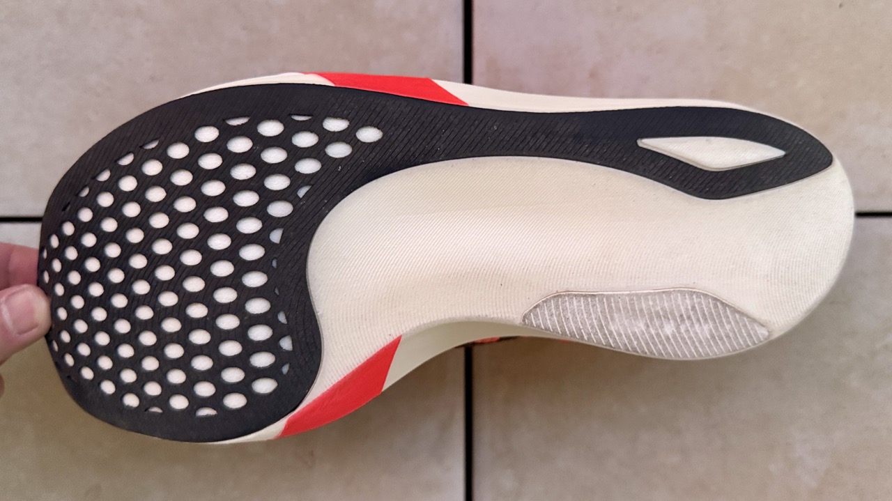 【レビュー】Asics メタスピードエッジトーキョー:履きこなすのが難しそう