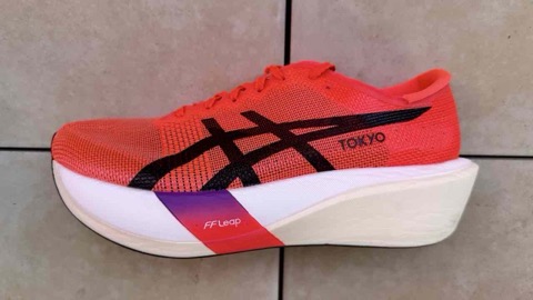【レビュー】Asics メタスピードエッジトーキョー：履きこなすのが難しそう