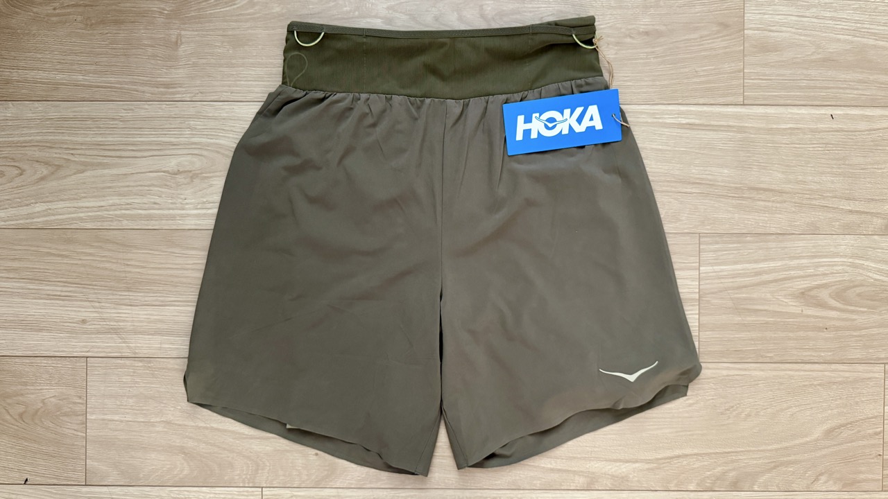 【レビュー】Hoka スカイグライドショーツ:収納力抜群の2in1