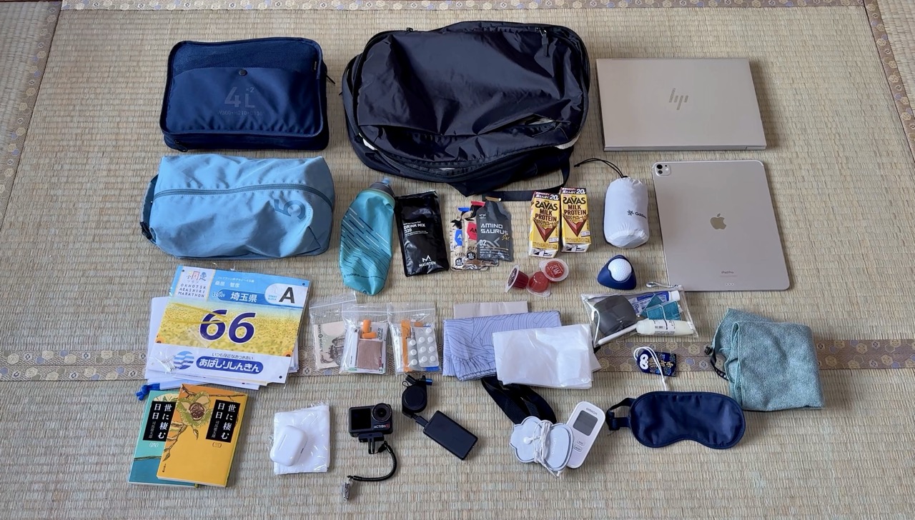 【2025年最新】マラソンランナーの持ち物（バッグ：Almond Oak Travel Backpack）