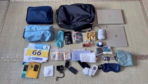 【2025年最新】マラソンランナーの持ち物（バッグ：Almond Oak Travel Backpack）