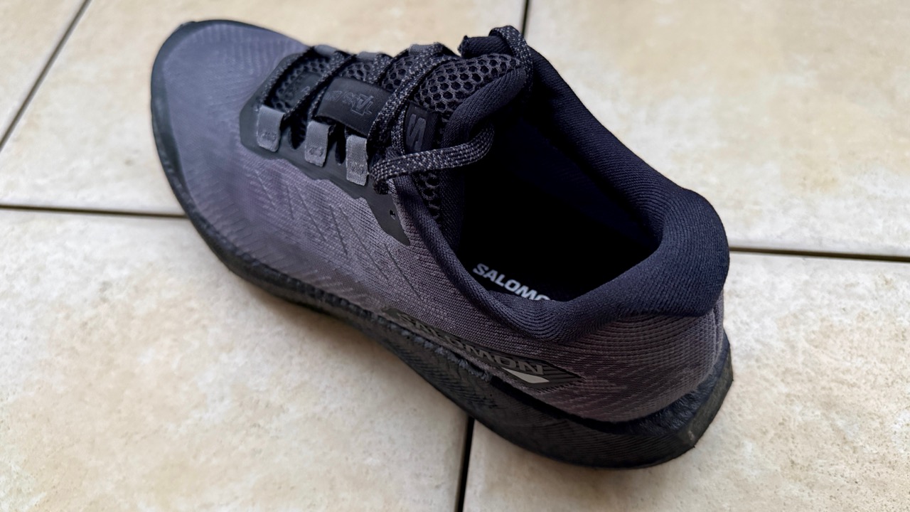 【レビュー】Salomon エアロブレイズ 3 GRVL:スピード練習もオフロードも走れる