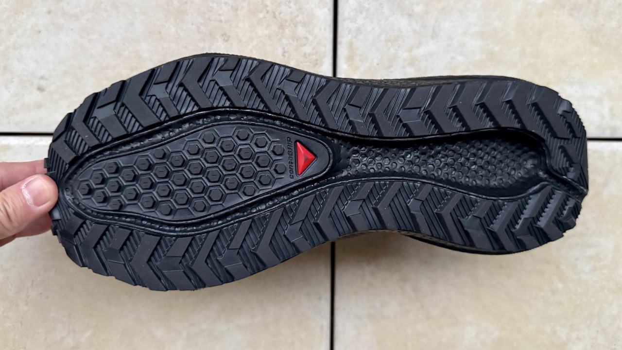【レビュー】Salomon エアロブレイズ 3 GRVL:スピード練習もオフロードも走れる