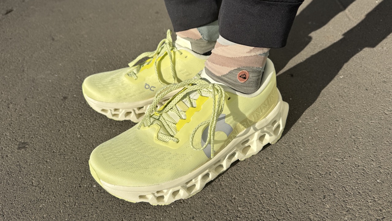 ON Cloudmonster 3レビュー【心も弾む三層構造クッション】