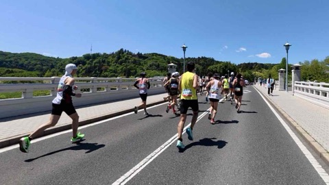 〔仙台国際ハーフマラソン〕10kmで膝に激痛、棄権寸前から1時間31分42秒で完走