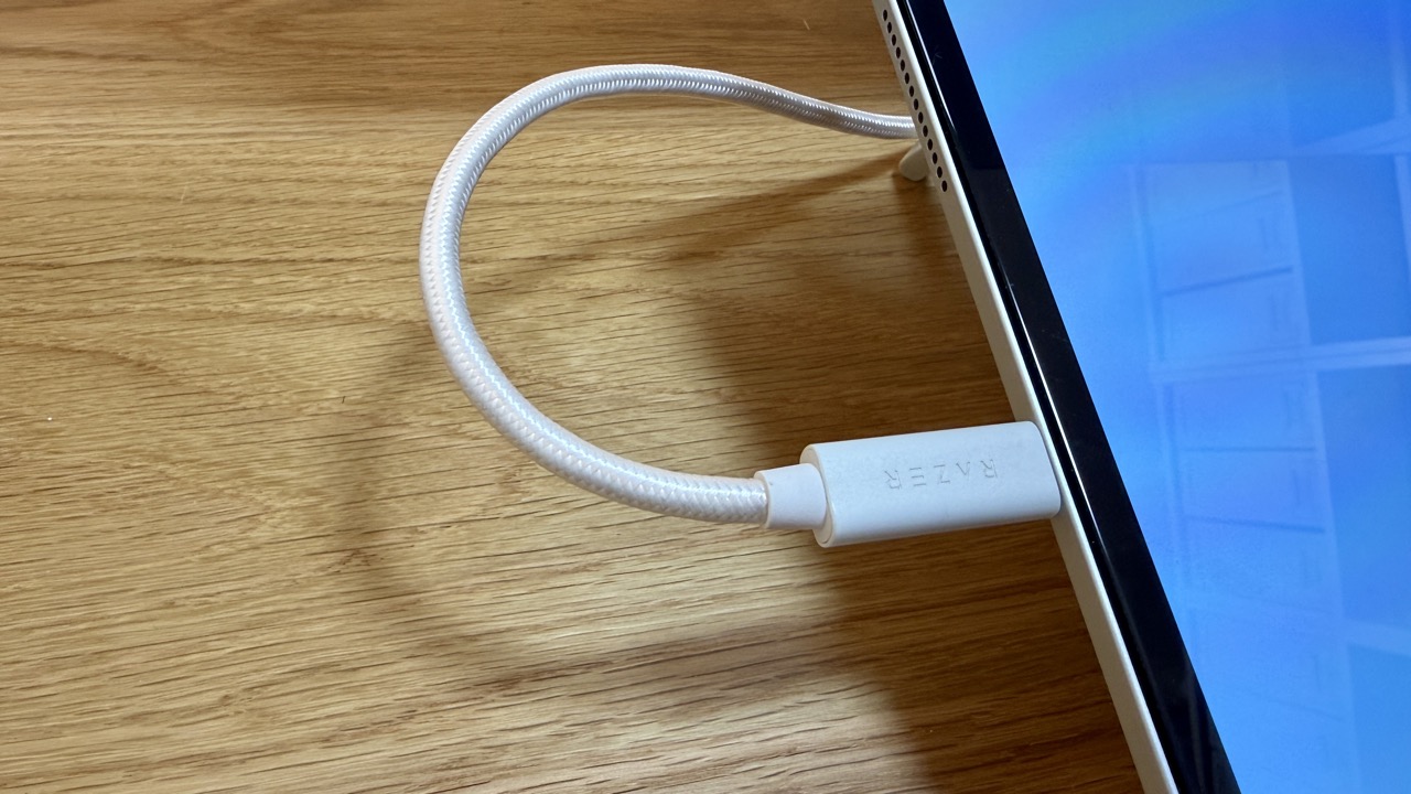 RAZOR Thunderbolt 4 Cable 0.8m