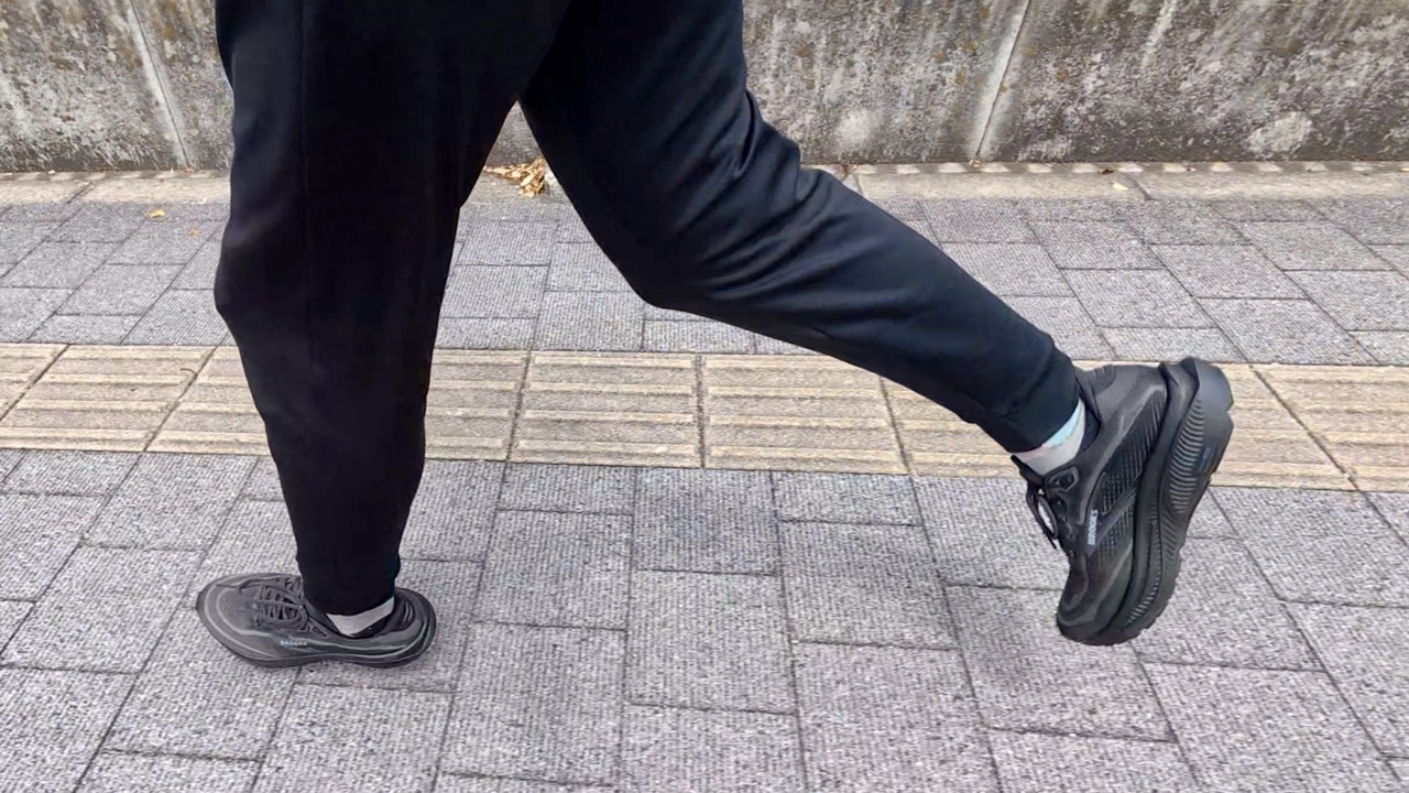 ゴースト18を履いて走る様子