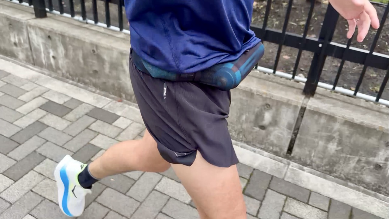 炎天下でランニングする様子