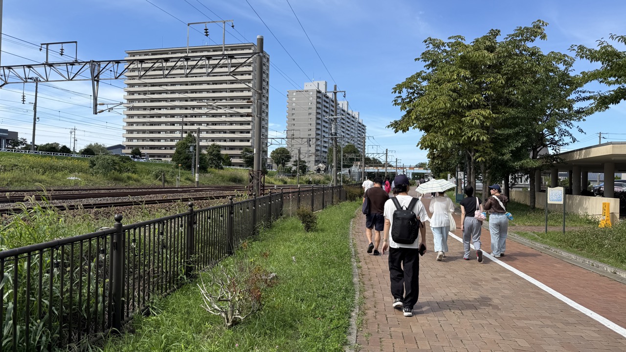 北広島駅前にある「Fビレッジ」のオブジェ