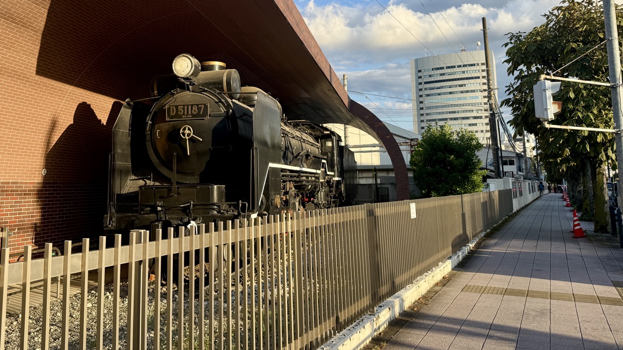 大宮総合車両センター入口付近に展示されたD51 187号機