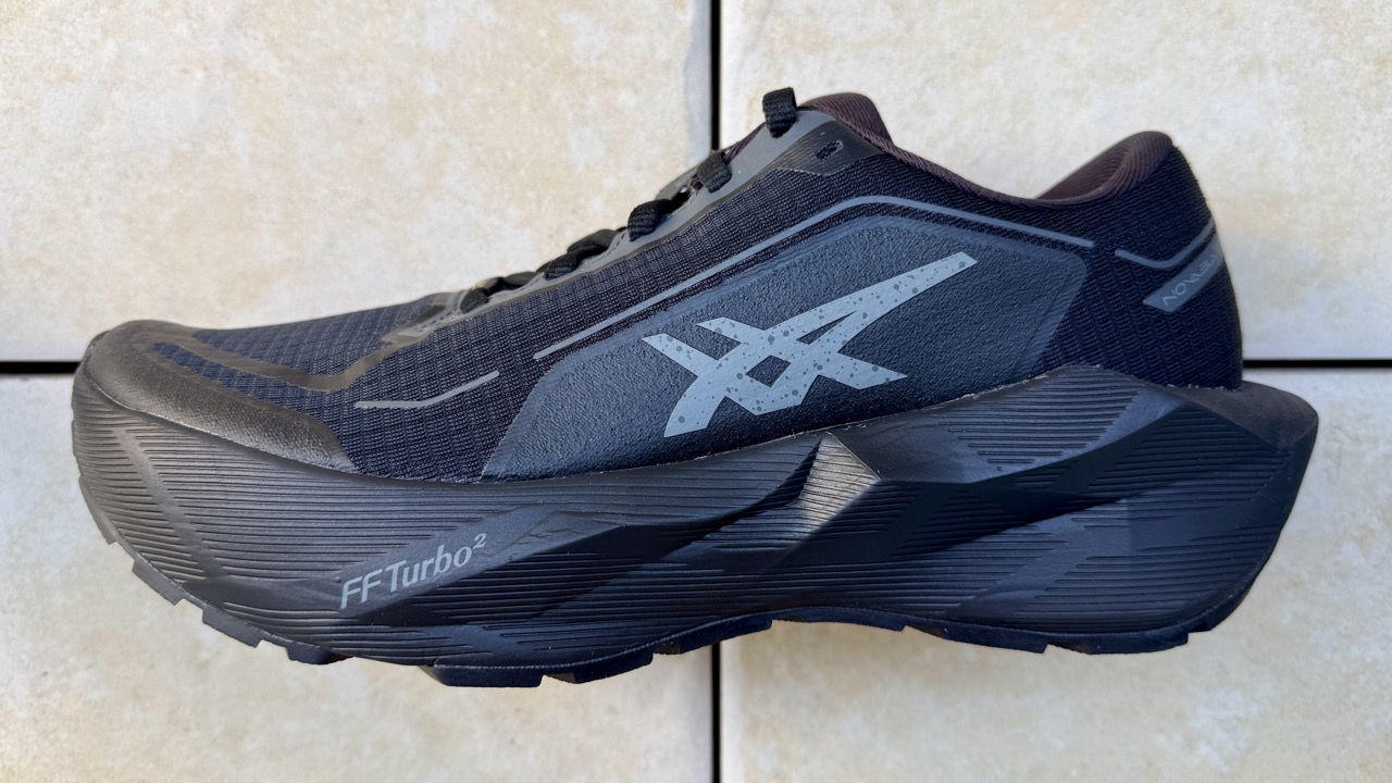 【アシックス ノバブラスト6 GTX レビュー】身も心も弾む防水ランニングシューズ