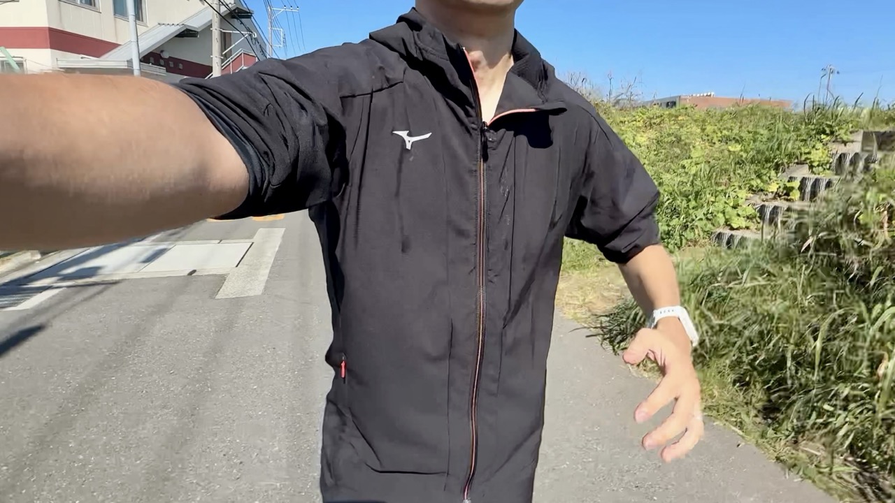 テックシールドフーディジャケットは腕まくりも楽ちん