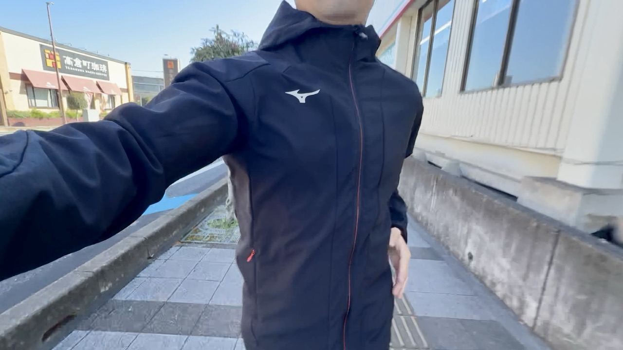テックシールドフーディジャケットをランニングで使用