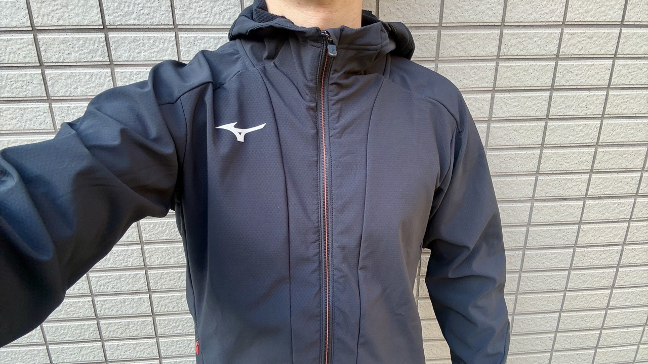 テックシールドフーディジャケットの着用例